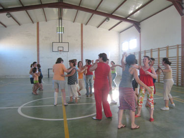 Asistentes al taller de risoterapia de Garbayuela