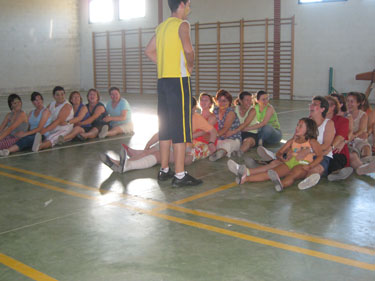 Asistentes al taller de risoterapia de Garbayuela